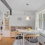 2 Bedroom Cozy In