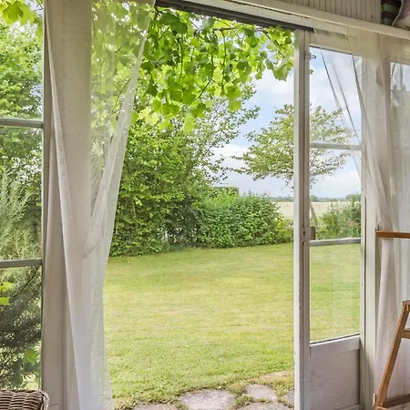 Hébergement de vacances 2 Bedroom Cozy In Faxe