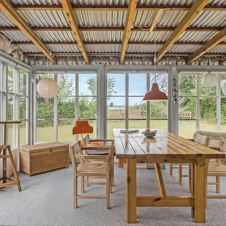 2 Bedroom Cozy In Hébergement de vacances