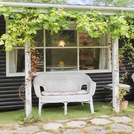 2 Bedroom Cozy In Hébergement de vacances *