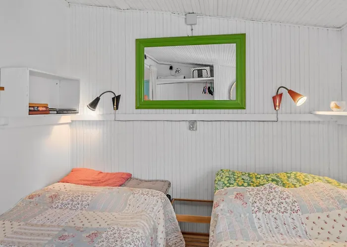 Vakantiehuis 2 Bedroom Cozy In *