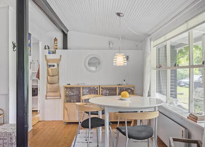 2 Bedroom Cozy In