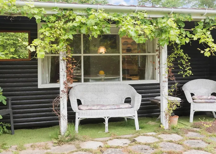 2 Bedroom Cozy In Hébergement de vacances *